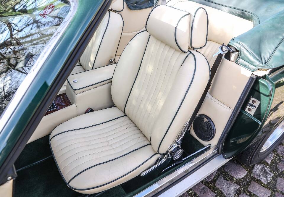 Image 20/30 of Aston Martin V8 EFi Volante (1989)