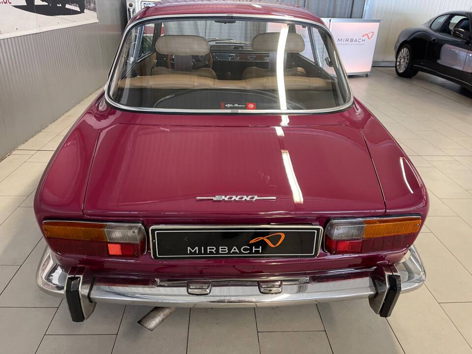Image 6/18 de Alfa Romeo 2000 GT Veloce (1972)