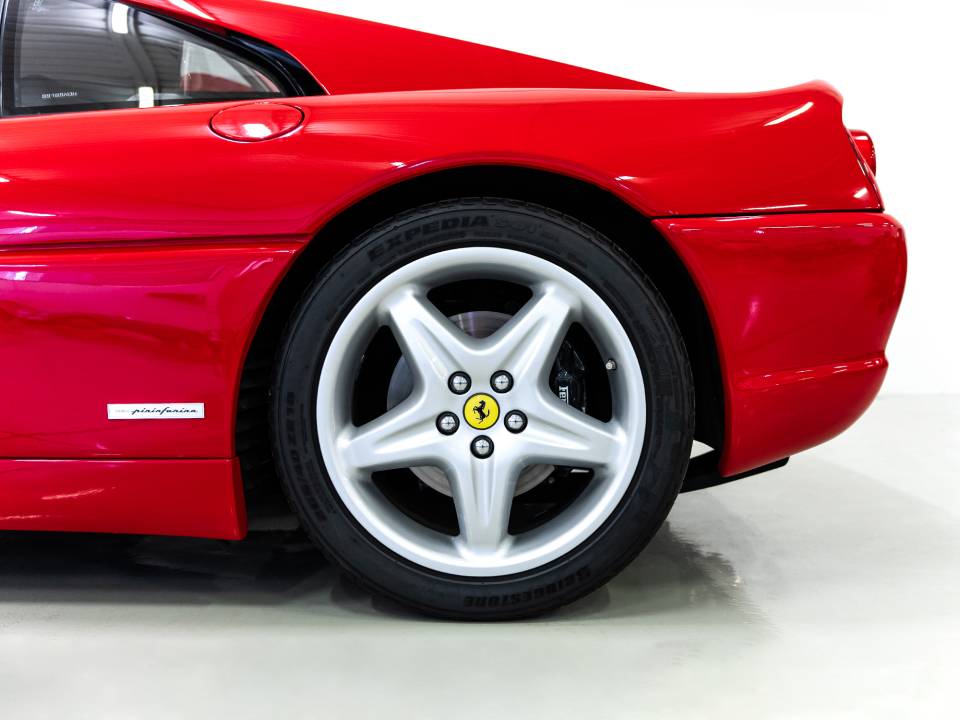 Image 34/34 de Ferrari F 355 Berlinetta (1994)