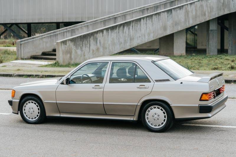Image 9/69 de Mercedes-Benz 190 E 2.3-16 (1988)