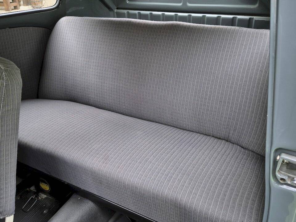 Image 29/52 of Volkswagen Beetle 1200 Standard "Oval" (1957)