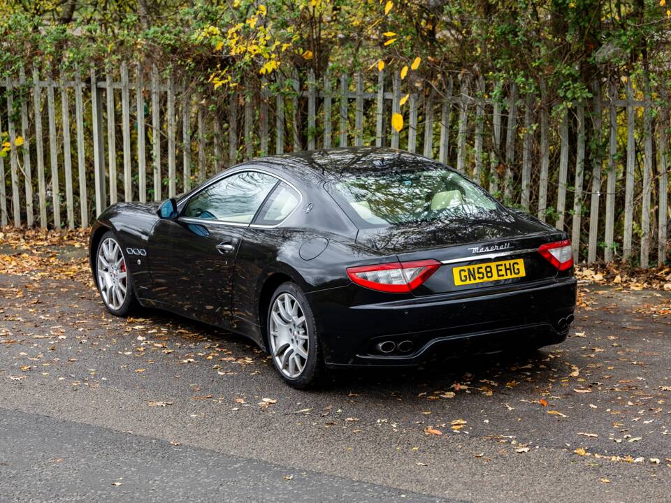 Bild 38/50 von Maserati GranTurismo 4.2 (2008)