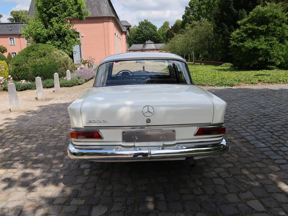 Image 8/32 of Mercedes-Benz 200 D (1966)