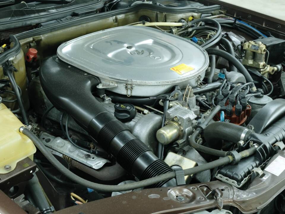 Bild 22/50 von Mercedes-Benz 380 SE (1984)