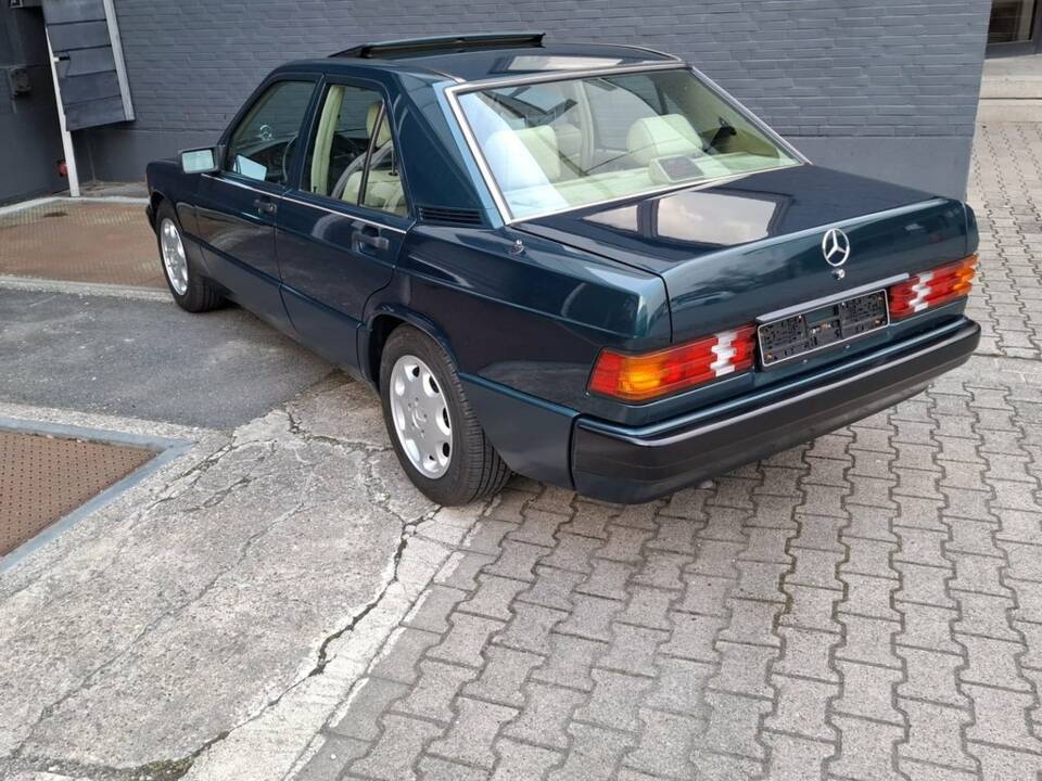 Obraz 7/8 pojazdu Mercedes-Benz 190 E 2.3 (1993)