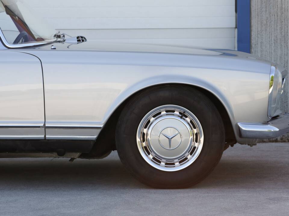 Image 10/70 of Mercedes-Benz 280 SL (1967)
