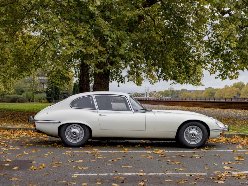 Image 14/50 de Jaguar Type E V12 (2+2) (1972)