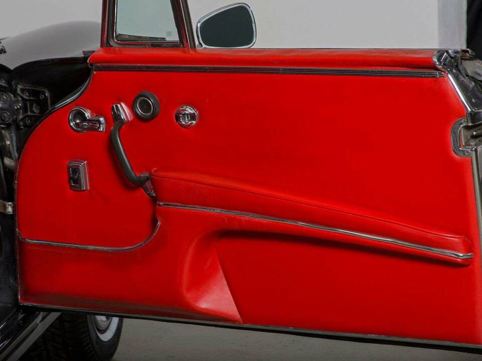 Image 32/34 of Mercedes-Benz 280 SE (1966)