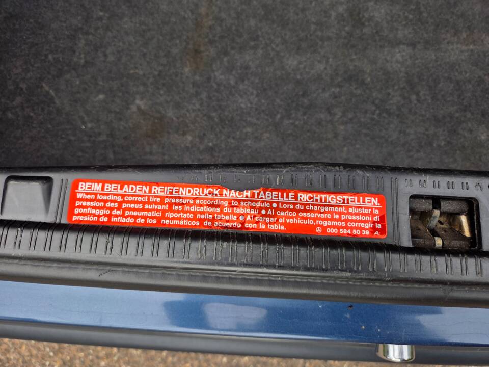 Afbeelding 48/54 van Mercedes-Benz 200 E (1992)