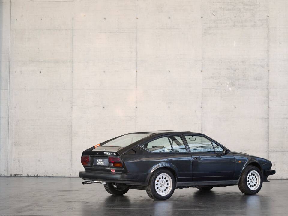 Bild 25/48 von Alfa Romeo GTV 6 2.5 (1981)