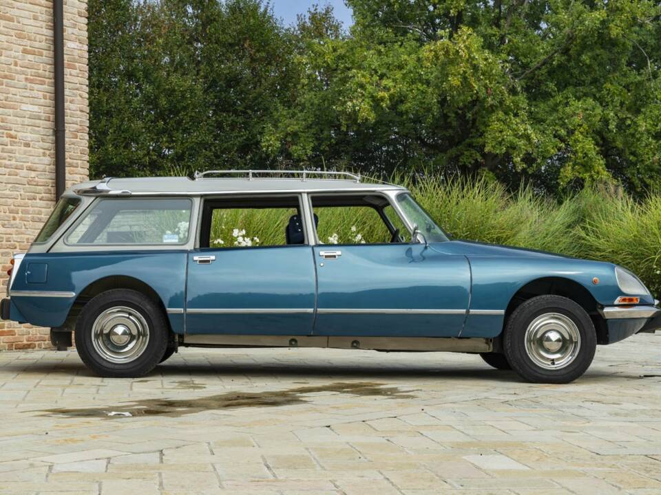 Bild 12/50 von Citroën DS 23 Break (1973)