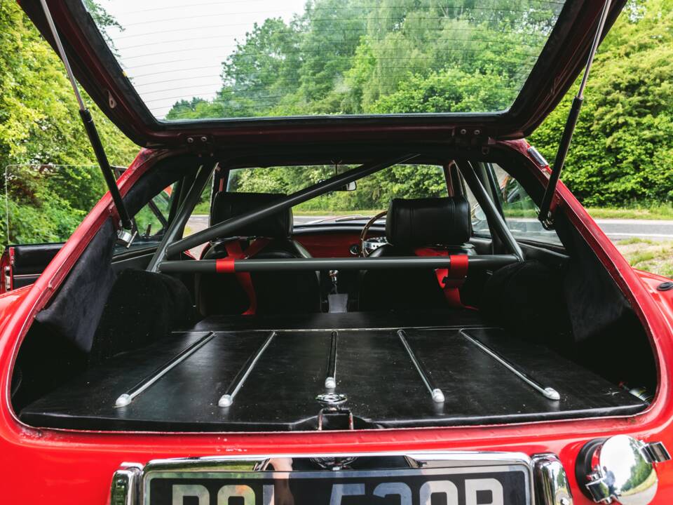 Image 46/50 of MG MGB GT V8 (1977)