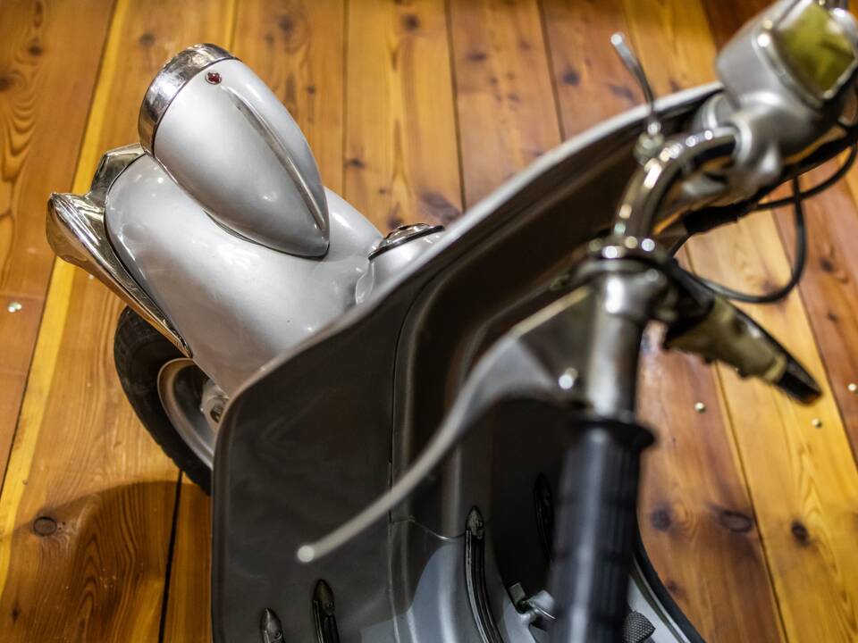 Image 7/13 de Piaggio Vespa 125 (1954)