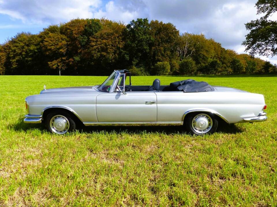 Mercedes-Benz 250 SE Cabriolet (W 111) silber 1966