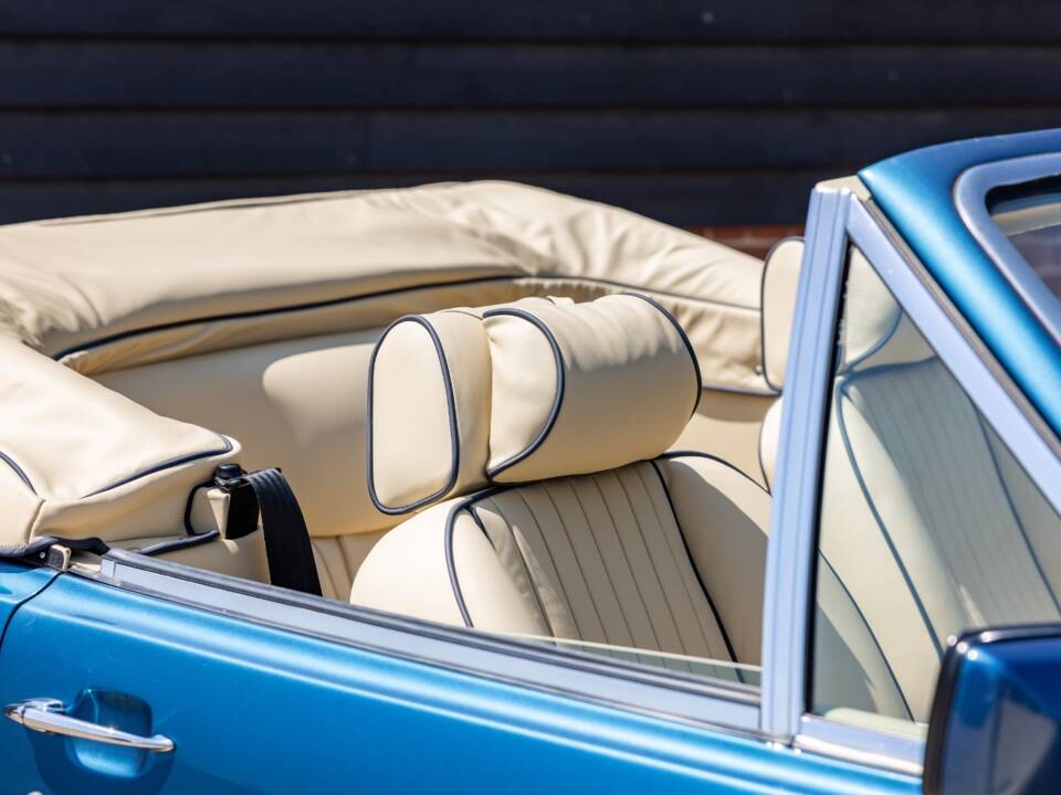 Afbeelding 32/40 van Aston Martin V8 Vantage Volante X-Pack (1989)