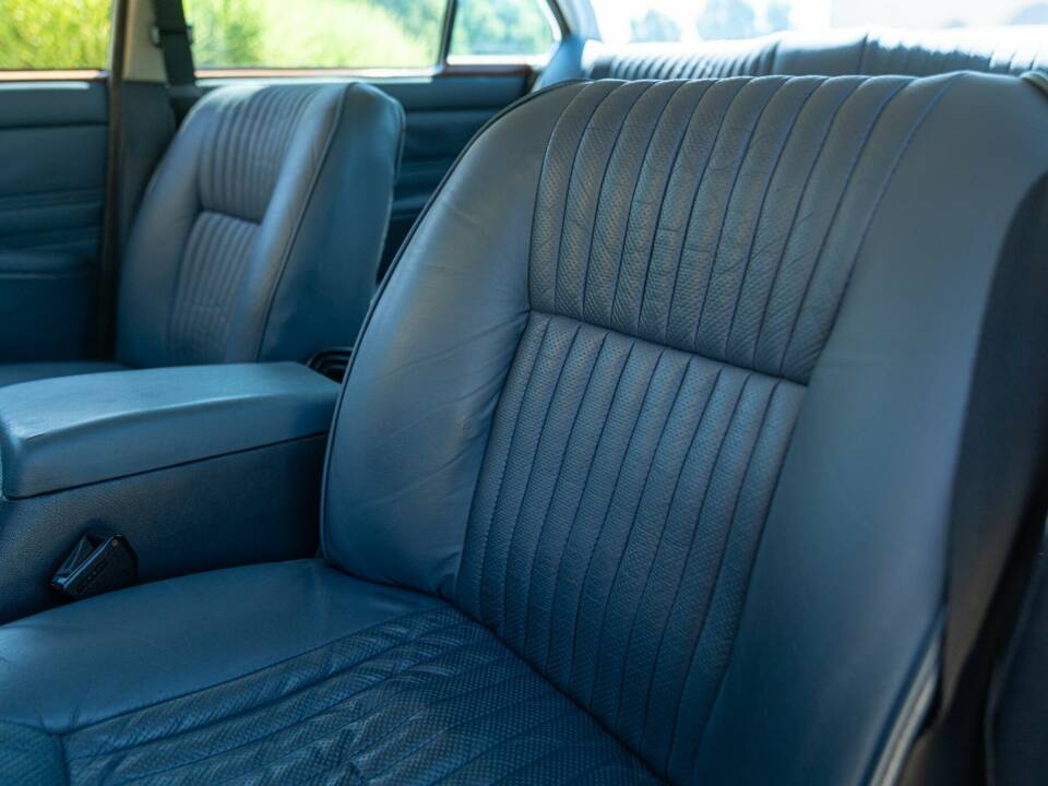 Image 41/50 of Jaguar XJ 6 4.2 (1970)
