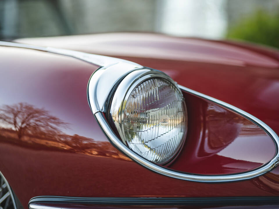 Image 38/50 of Jaguar E-Type (2+2) (1970)