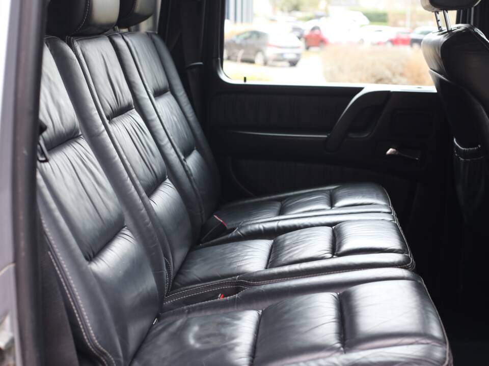 Image 21/64 of Mercedes-Benz G 400 CDI (LWB) (2004)