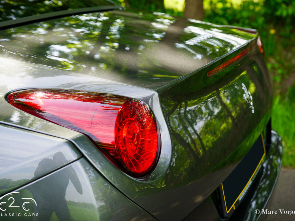 Image 70/85 de Ferrari California (2010)