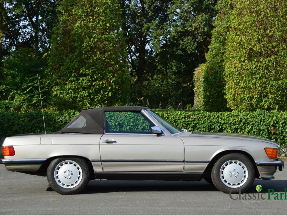 Image 21/47 de Mercedes-Benz 560 SL (1986)