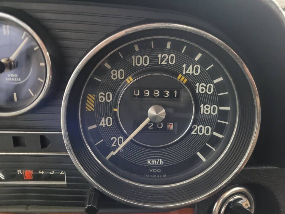 Afbeelding 3/9 van Mercedes-Benz 250 (1970)