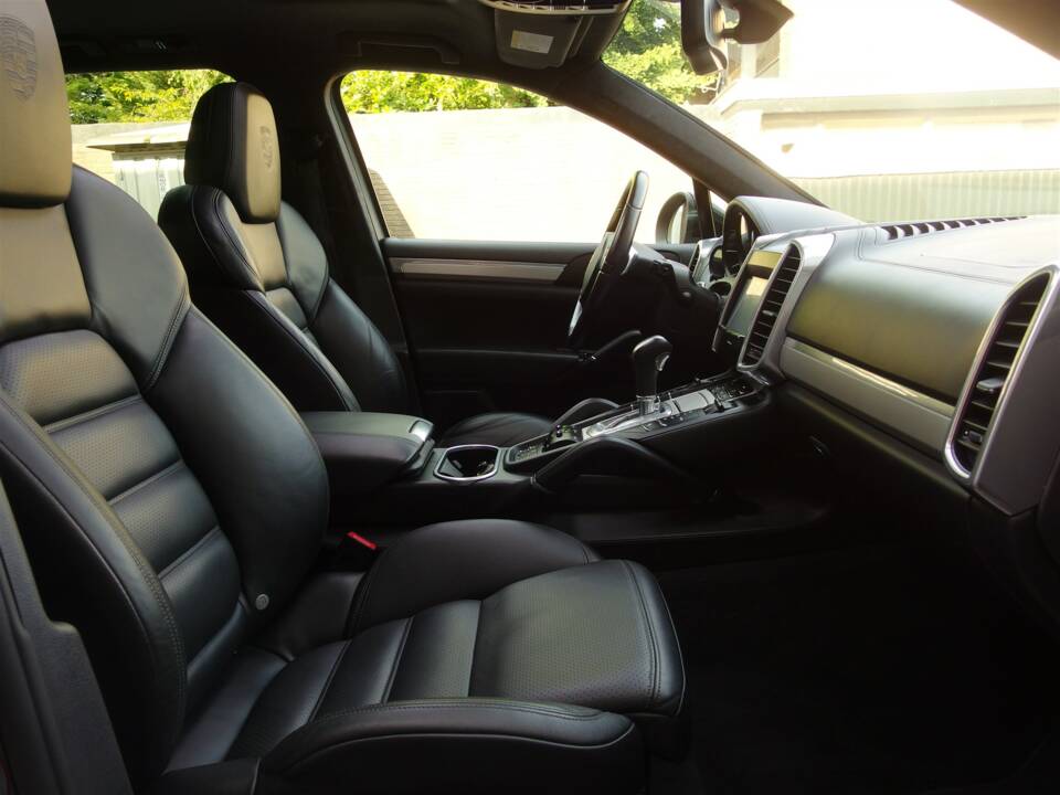 Bild 49/98 von Porsche Cayenne Turbo (2010)