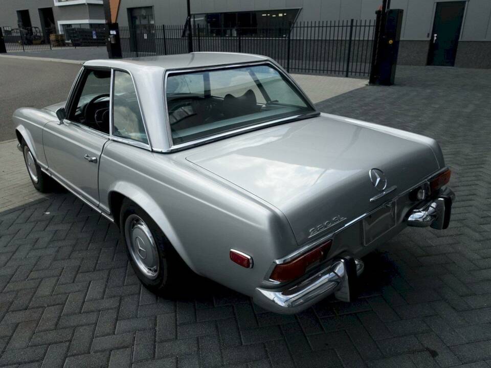 Image 10/36 of Mercedes-Benz 280 SL (1970)