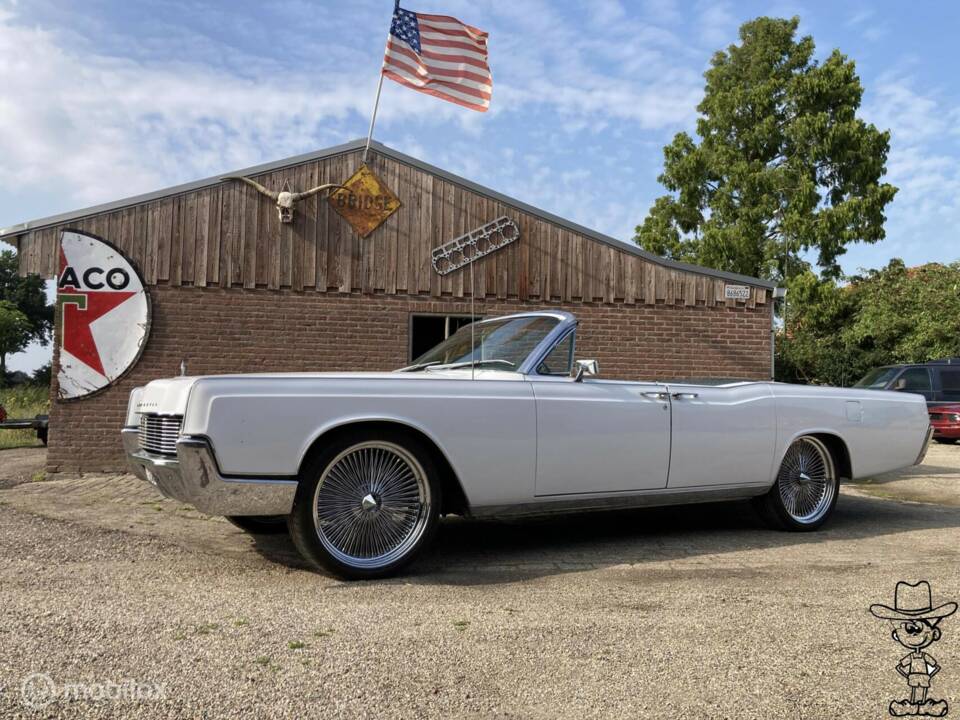 Bild 2/50 von Lincoln Continental Convertible (1966)