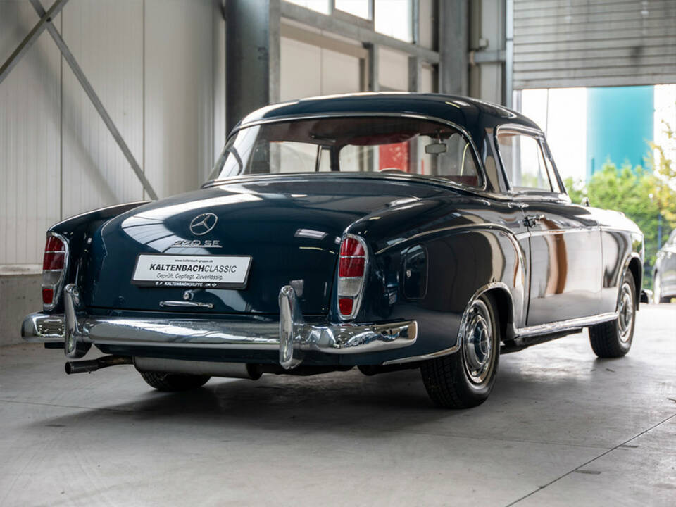 Image 2/33 de Mercedes-Benz 220 SE (1960)