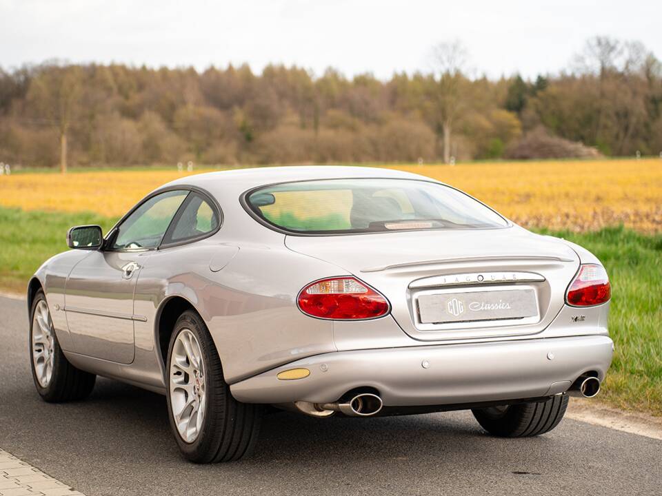 Bild 6/37 von Jaguar XKR (2001)