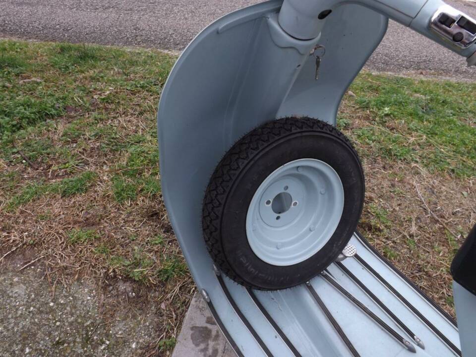 Image 44/50 de Piaggio Vespa 125 (1961)