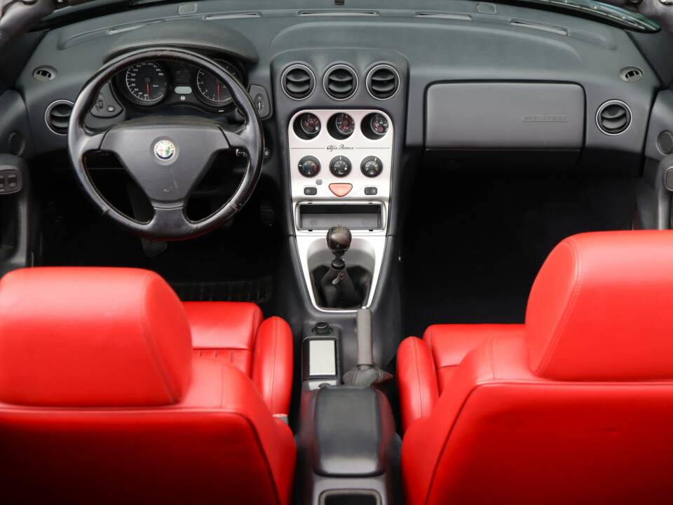 Image 7/50 of Alfa Romeo Spider 3.0 V6 24V (2001)