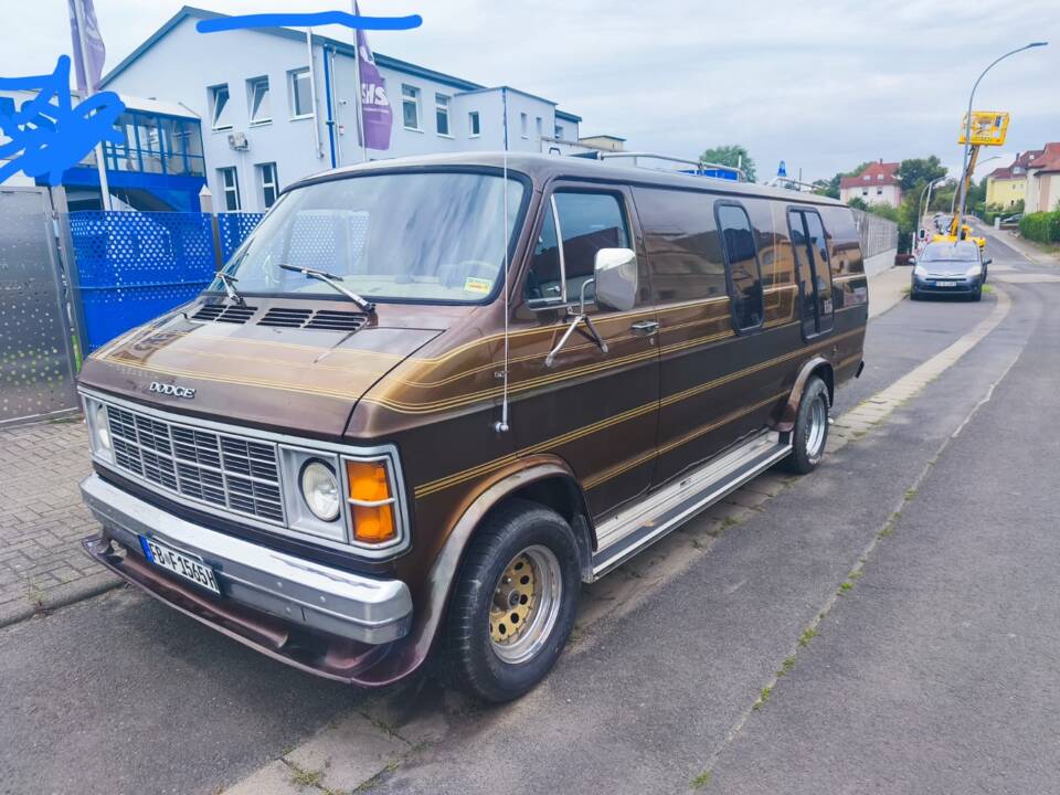 Immagine 17/143 di Dodge B 200 Sportsman (1978)