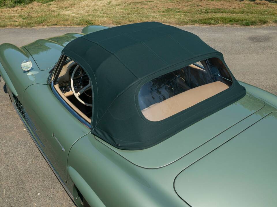 Image 37/50 of Mercedes-Benz 300 SL Roadster (1960)