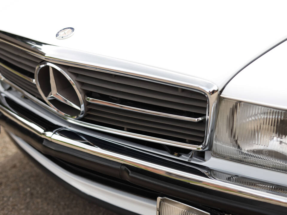 Image 80/85 of Mercedes-Benz 560 SL (1986)