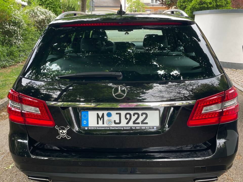 Bild 3/16 von Mercedes-Benz E 200 Kompressor T (2011)