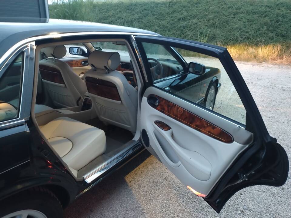 Bild 9/39 von Daimler Super V8 (1998)