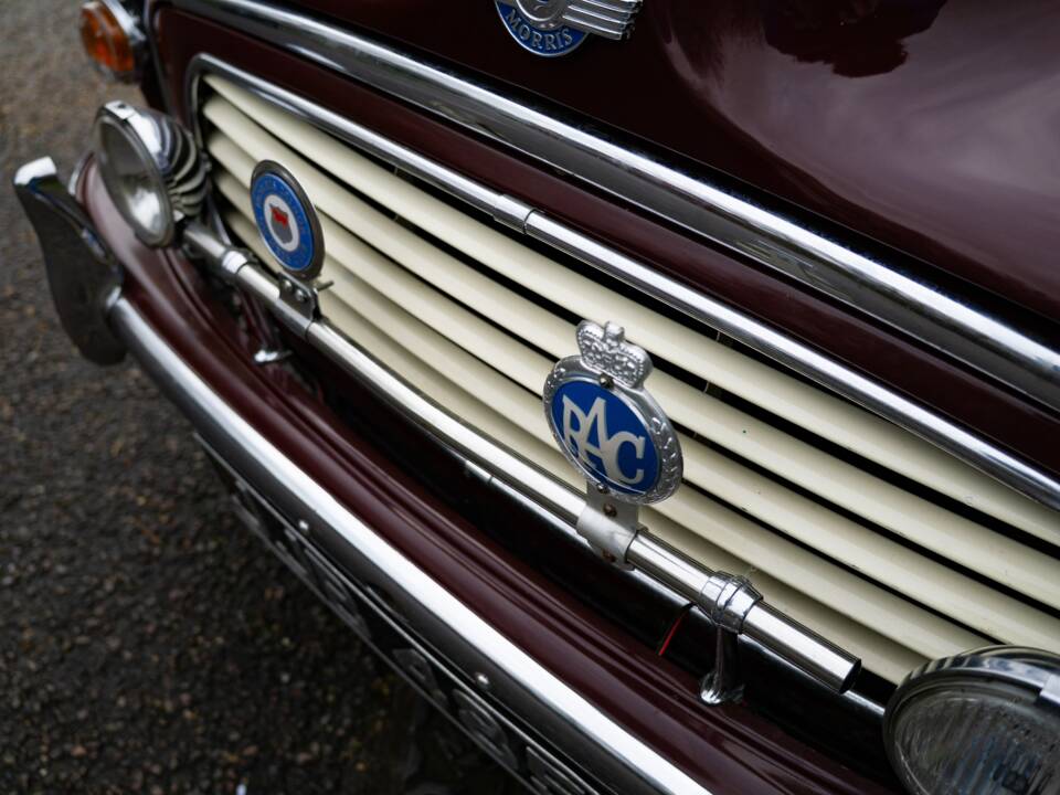 Image 29/43 of Morris Minor 1000 Traveller (1966)