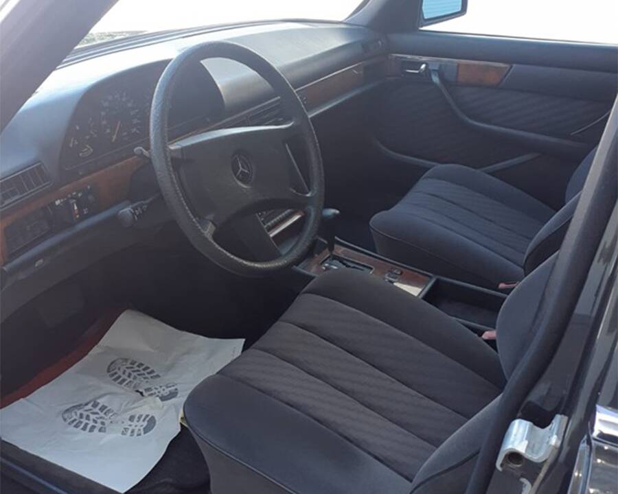 Image 5/39 of Mercedes-Benz 260 SE (1988)