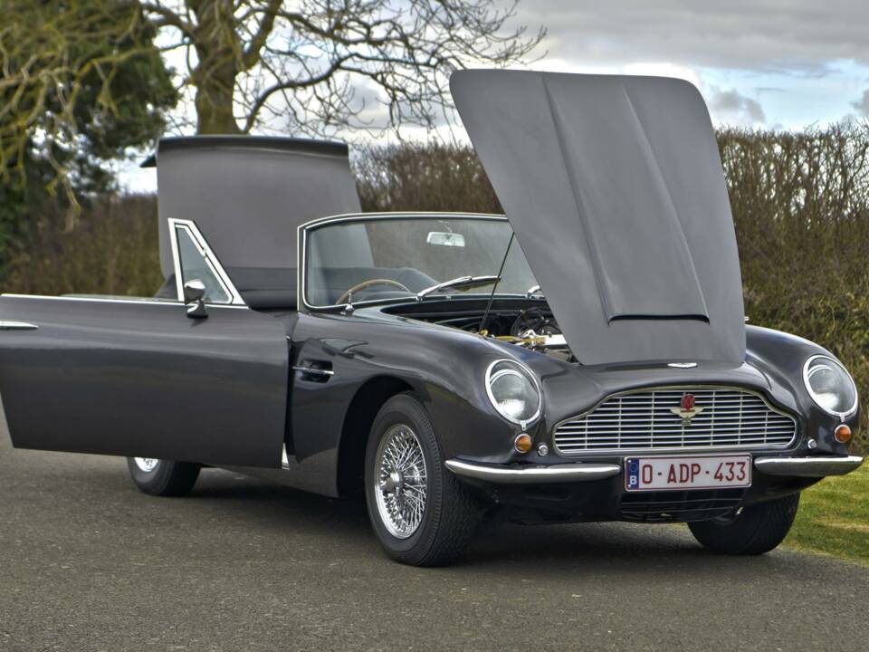 Bild 30/50 von Aston Martin DB 6 Vantage Volante (1969)