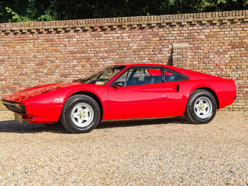 Image 17/50 de Ferrari 308 GTB (1977)