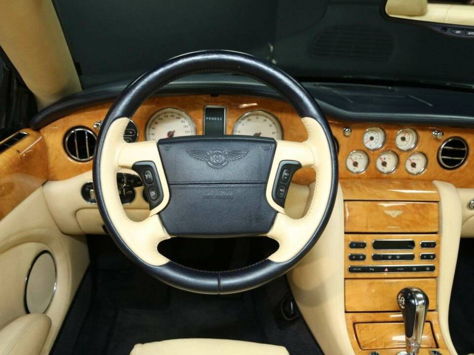 Image 16/49 de Bentley Azure (2006)