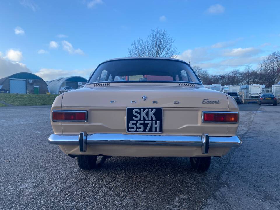 Immagine 2/100 di Ford Escort 940 DeLuxe (1970)