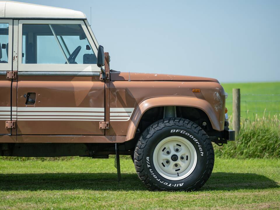Image 16/33 of Land Rover Defender 110 (1983)
