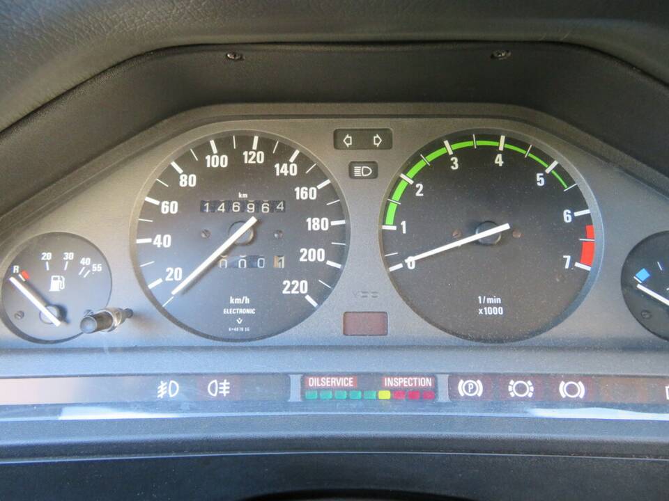 Bild 17/22 von BMW 318i (1984)