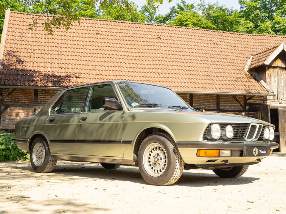 Image 11/63 of BMW 528i (1984)