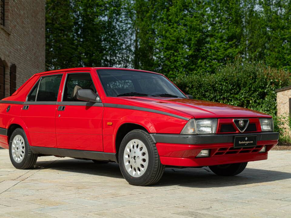 Immagine 2/45 di Alfa Romeo 75 1.6 (1991)