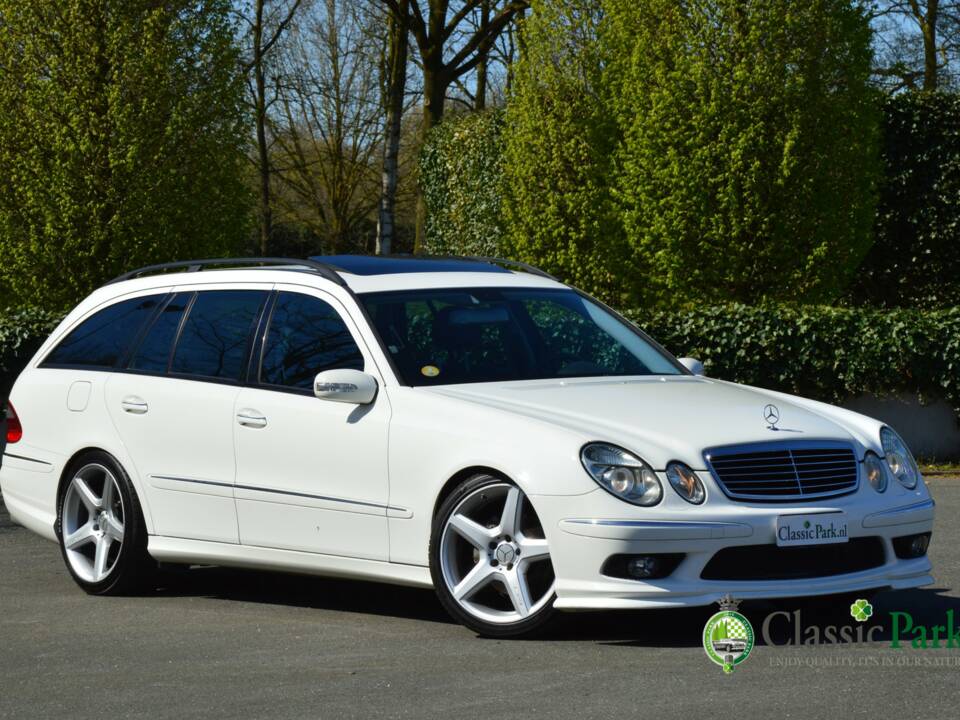 Image 7/50 of Mercedes-Benz E 500 T (2004)