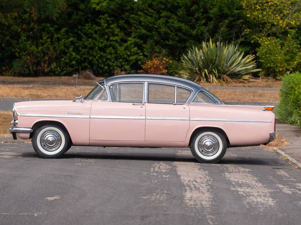 Image 2/50 of Vauxhall Cresta (1958)