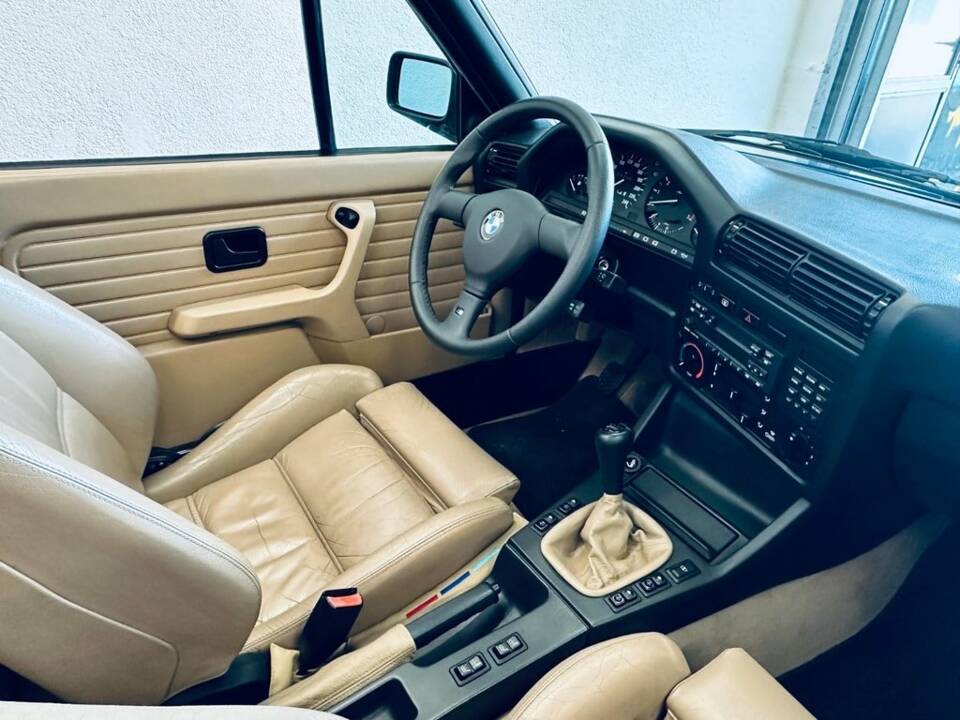 Image 15/29 de BMW 325i (1989)